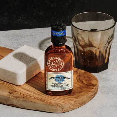 Daugiafunkcė priemonė vyrams 3 in 1_ stiprinamasis šampūnas, kondicionierius ir kūno prausiklis viename 18.21 Man Made Wash Absolute Mahogany, 100ml (2)-min 18.21 Man Made daugiafunkcė priemonė vyrams 3in1: stiprinamasis šampūnas, kondicionierius ir kūno prausiklis viename Wash Absolute Mahogany, 100ml