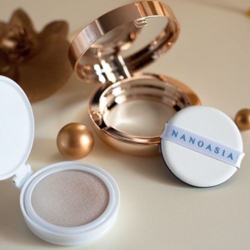 Nanoasia BC tonuojantis kremas-kušonas sausai/mišriai odai SPF50+ BC Cream-Cushion, 15g, rožiniai deimančiukai